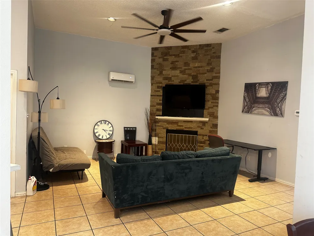 612 David Curry Drive Round Rock, TX 78664