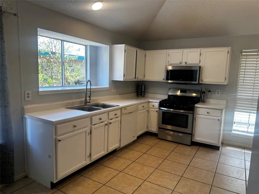 612 David Curry Drive Round Rock, TX 78664