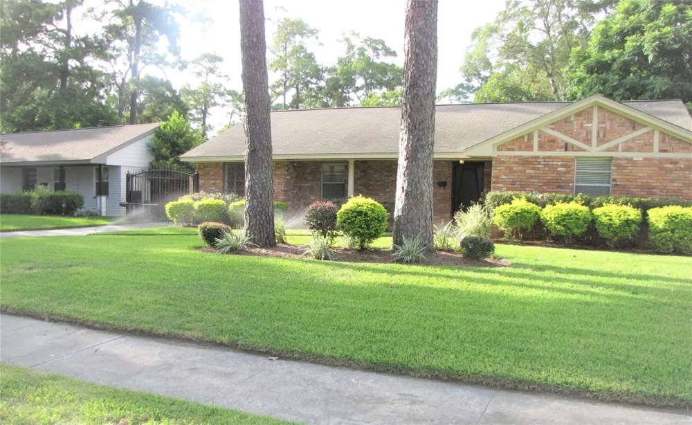 10014 Cedardale Drive Houston, TX 77055