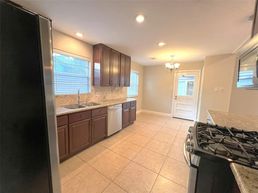 10014 Cedardale Drive Houston, TX 77055