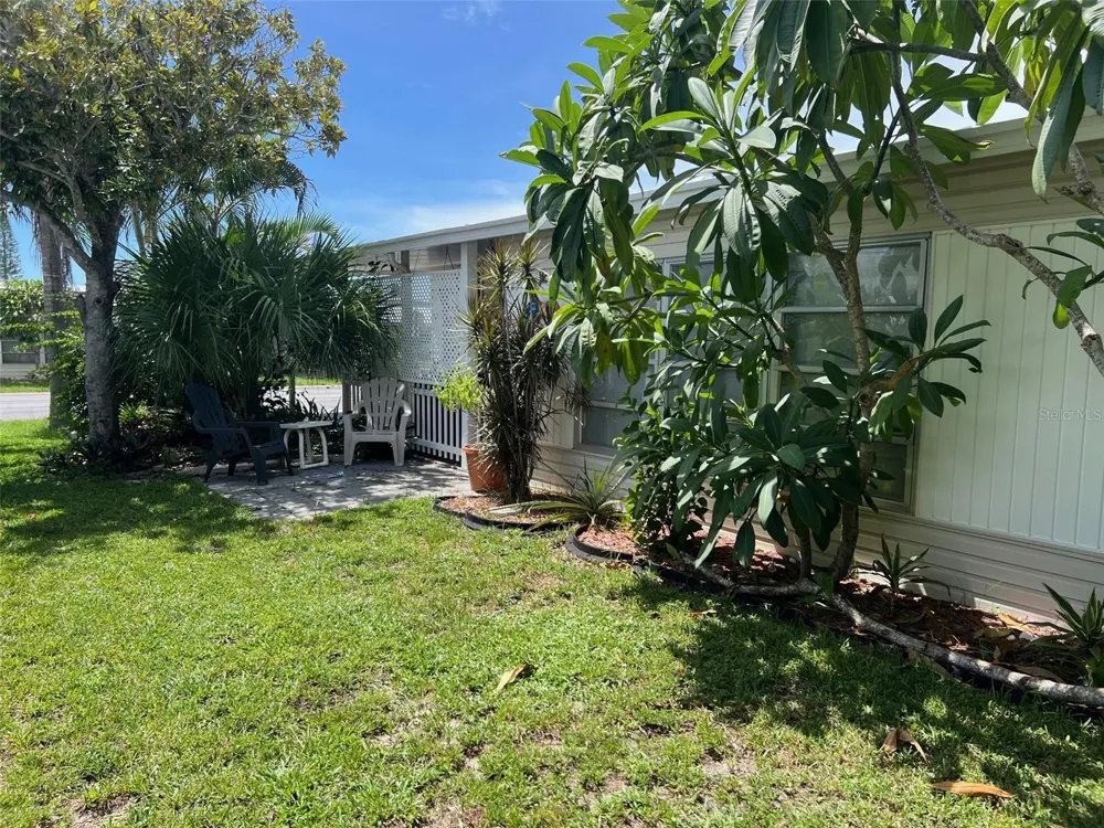 63 ROYAL PALM CIRCLE Largo, FL 33778