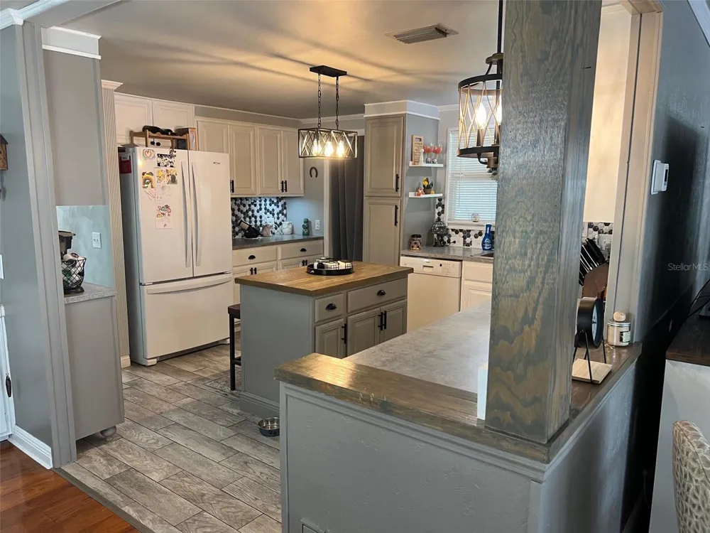 63 ROYAL PALM CIRCLE Largo, FL 33778