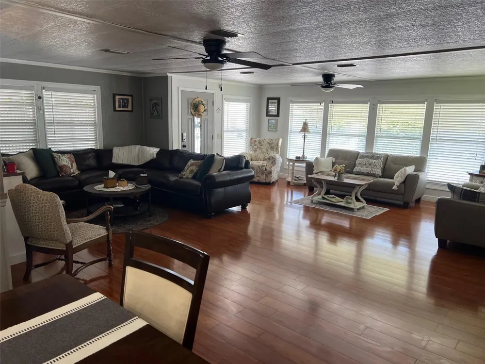 63 ROYAL PALM CIRCLE Largo, FL 33778