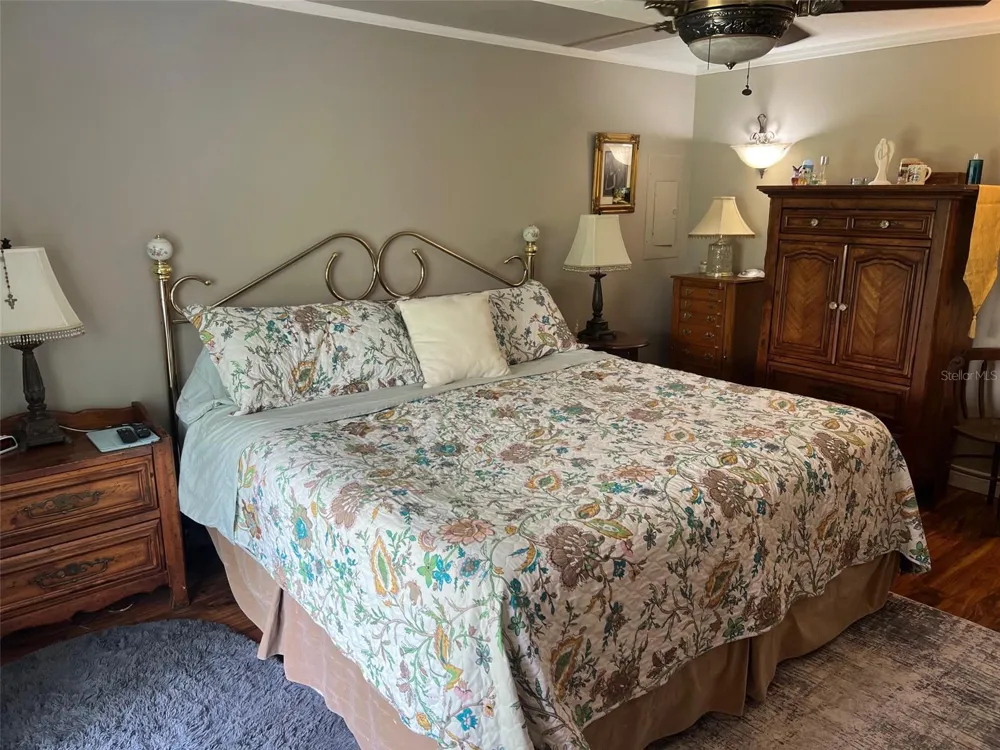 63 ROYAL PALM CIRCLE Largo, FL 33778