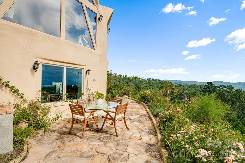 44 Azura Gdns Weaverville, NC 28787