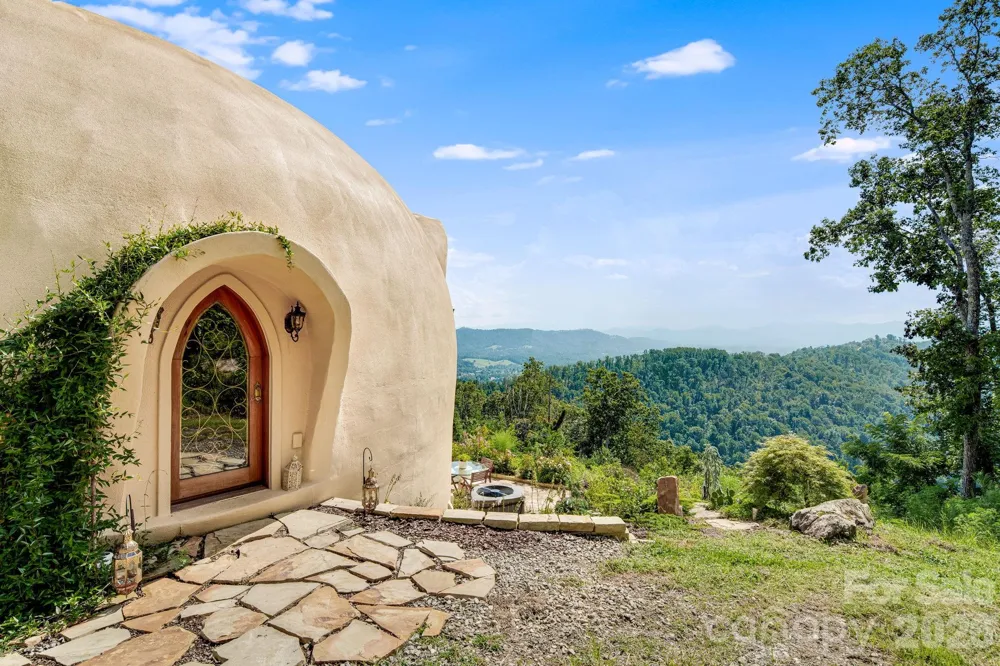 44 Azura Gdns Weaverville, NC 28787