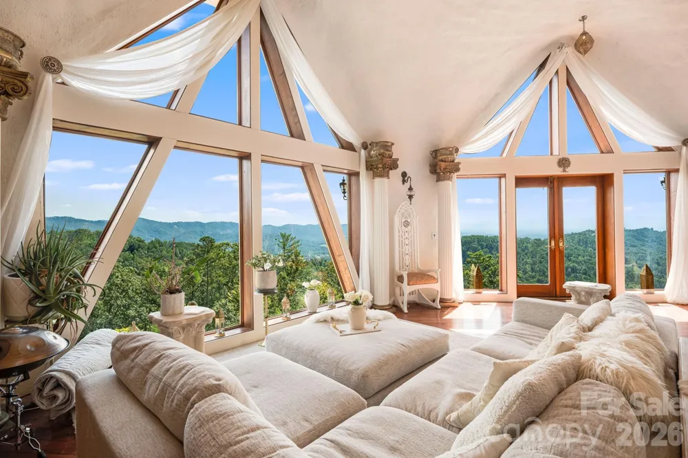 44 Azura Gdns Weaverville, NC 28787