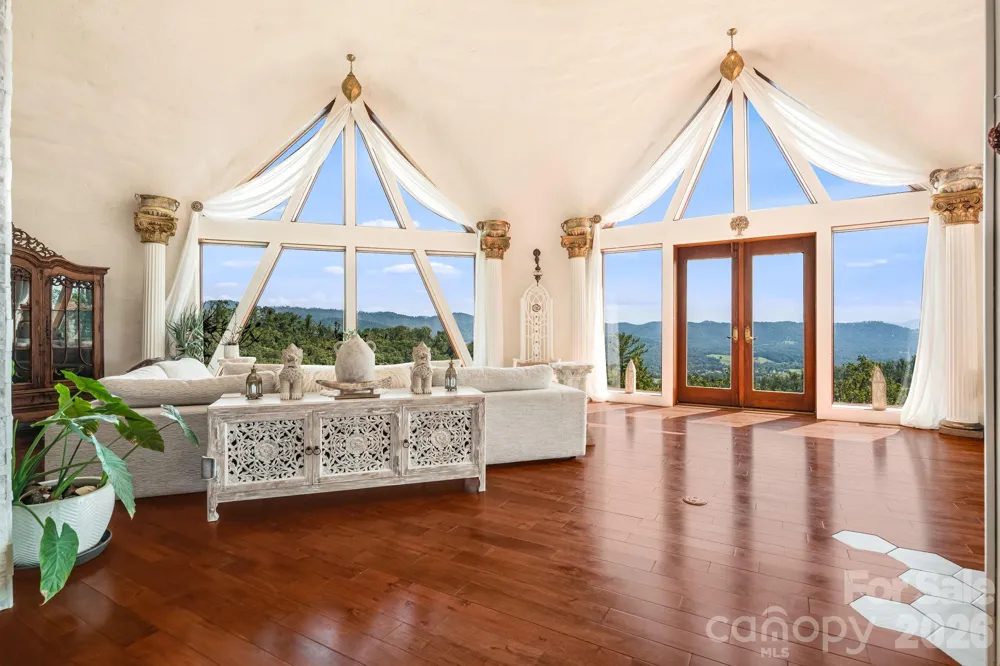 44 Azura Gdns Weaverville, NC 28787