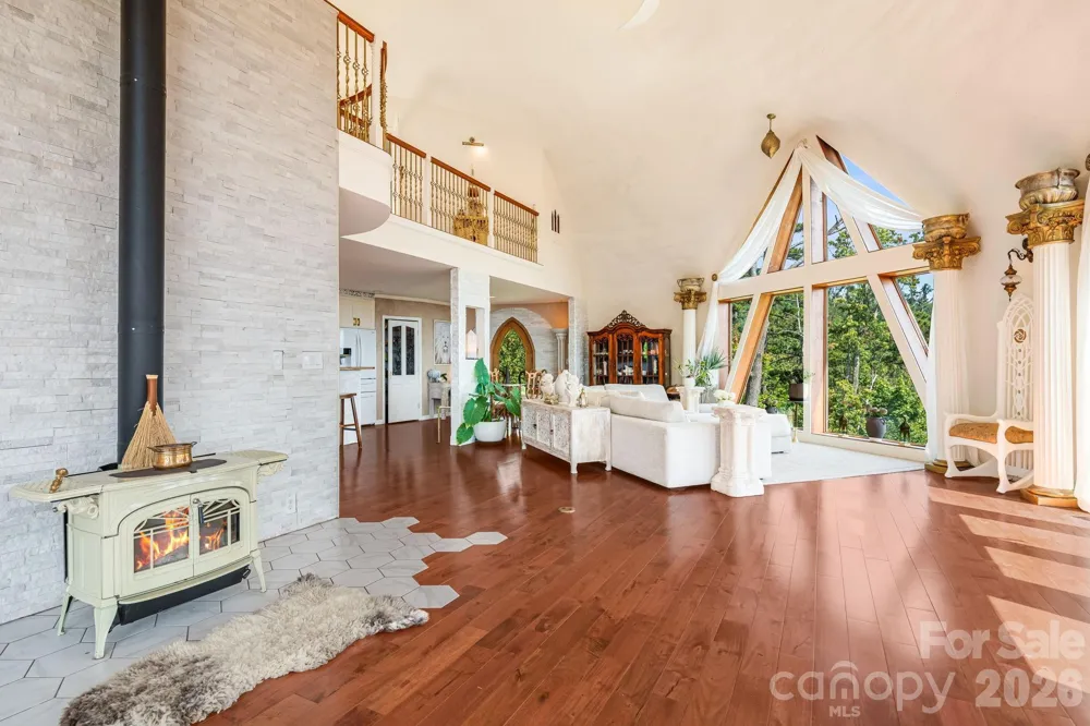 44 Azura Gdns Weaverville, NC 28787