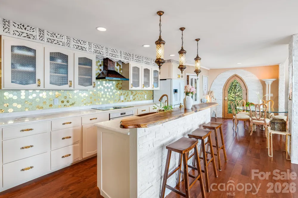 44 Azura Gdns Weaverville, NC 28787