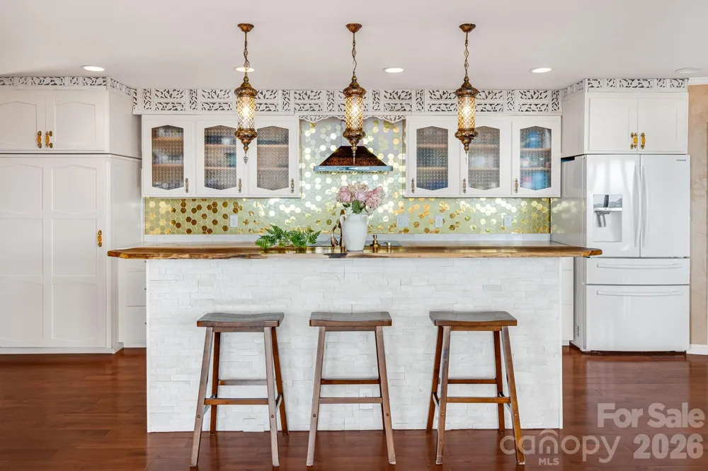 44 Azura Gdns Weaverville, NC 28787