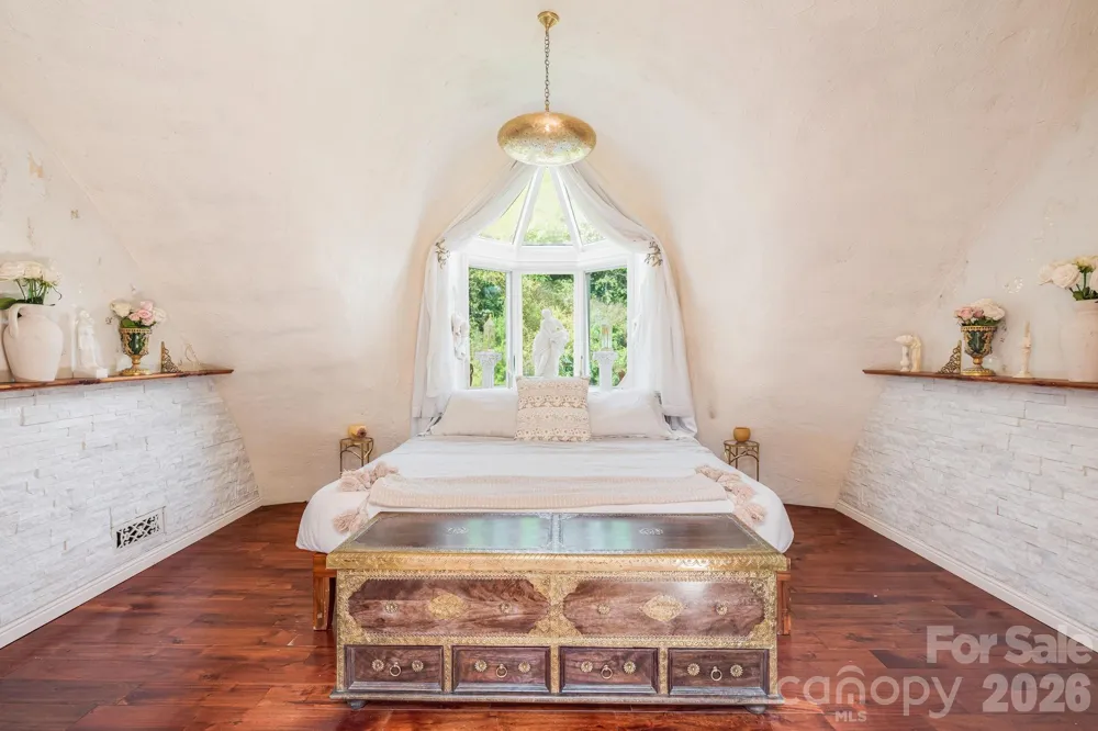 44 Azura Gdns Weaverville, NC 28787