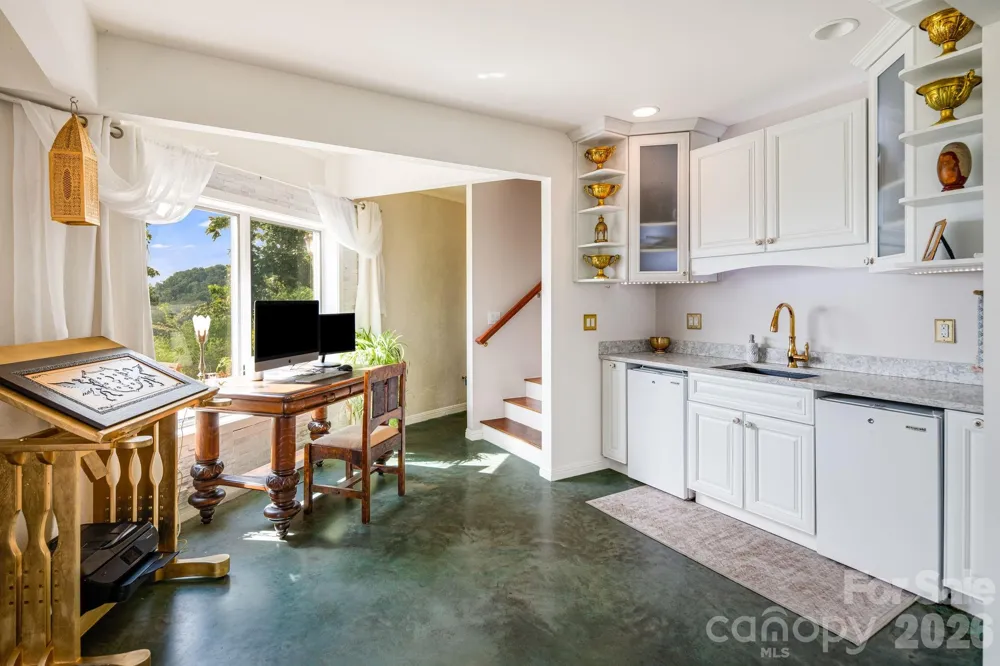 44 Azura Gdns Weaverville, NC 28787