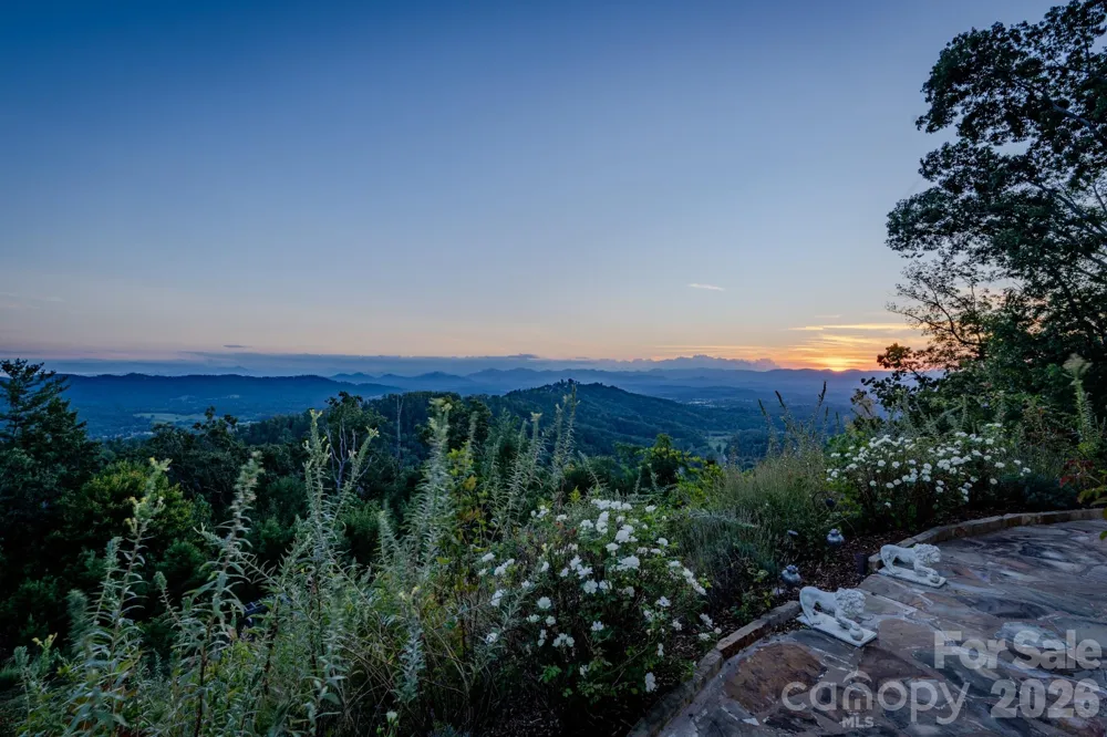 44 Azura Gdns Weaverville, NC 28787