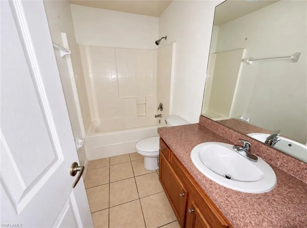 822 Diplomat Parkway E Cape Coral, FL 33909