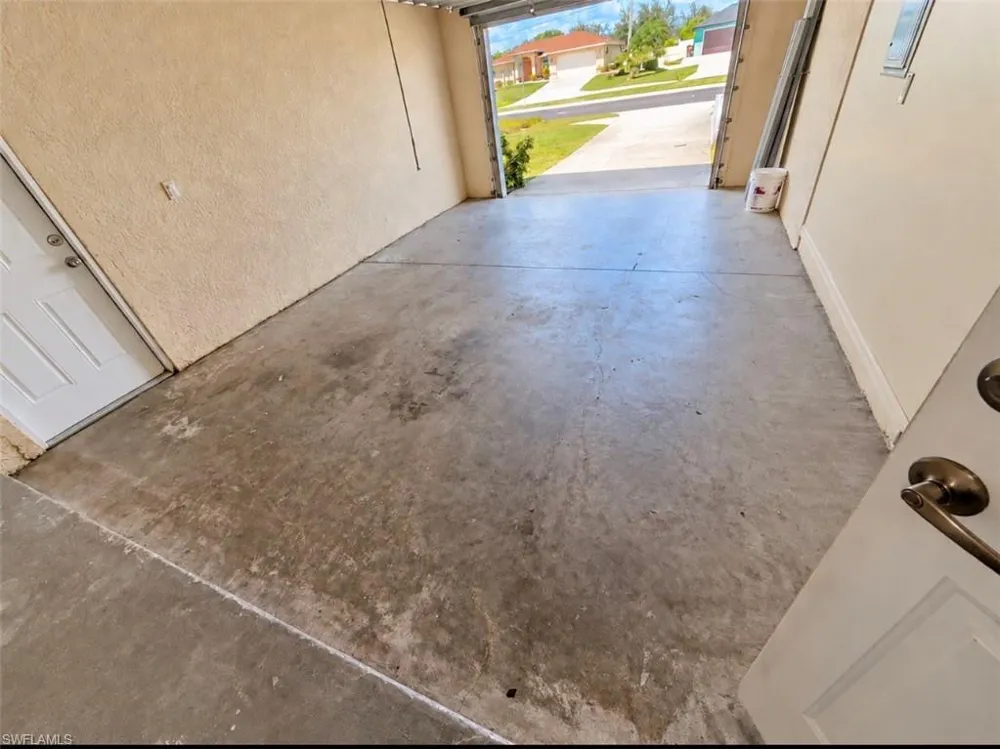 822 Diplomat Parkway E Cape Coral, FL 33909