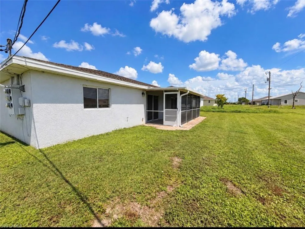 822 Diplomat Parkway E Cape Coral, FL 33909