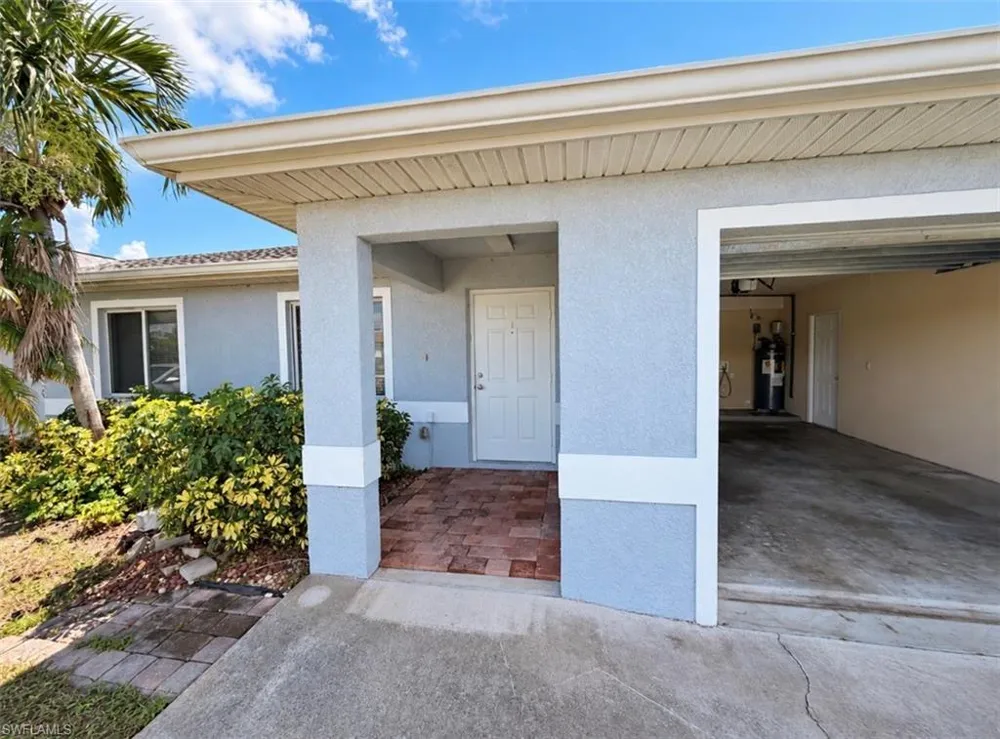 822 Diplomat Parkway E Cape Coral, FL 33909