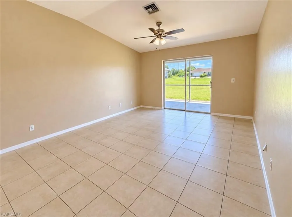 822 Diplomat Parkway E Cape Coral, FL 33909