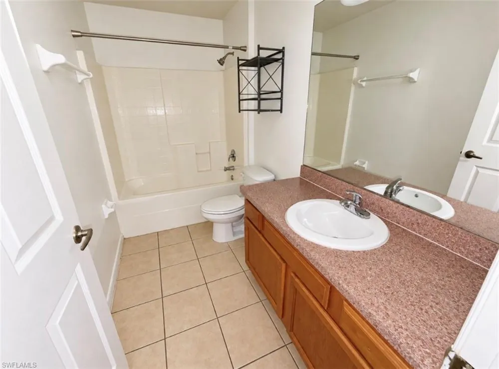 822 Diplomat Parkway E Cape Coral, FL 33909