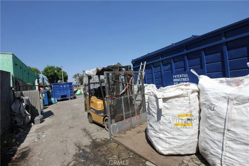 222 E Manchester Los Angeles, CA 90003
