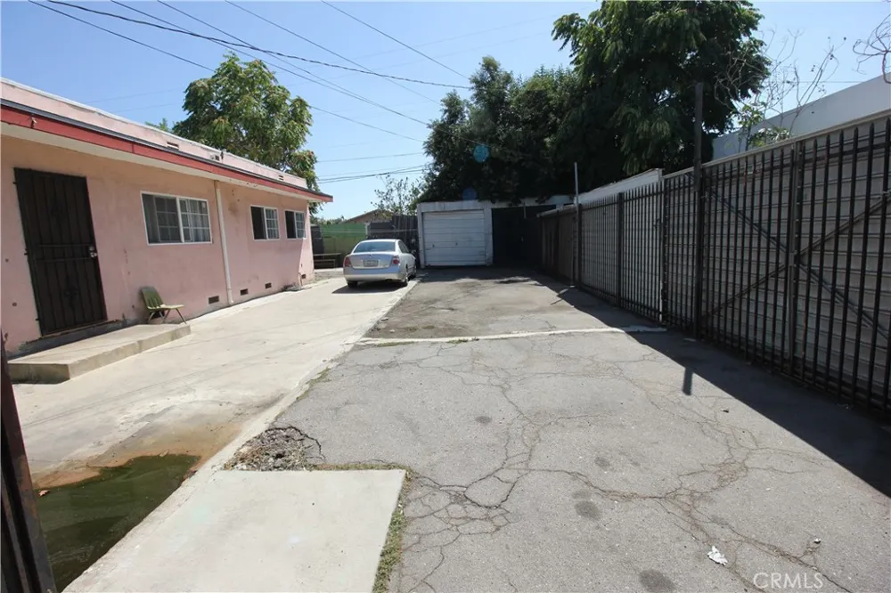 222 E Manchester Los Angeles, CA 90003