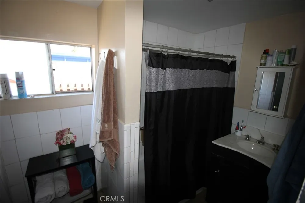 222 E Manchester Los Angeles, CA 90003