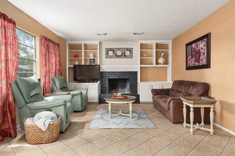 15826 Cavendish Drive Houston, TX 77059