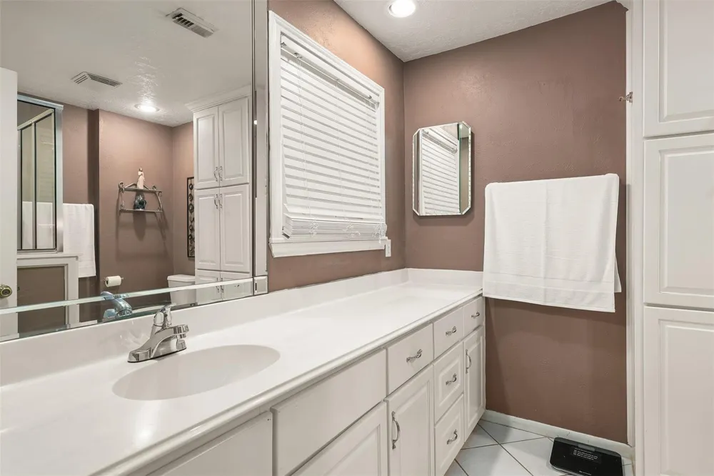 15826 Cavendish Drive Houston, TX 77059