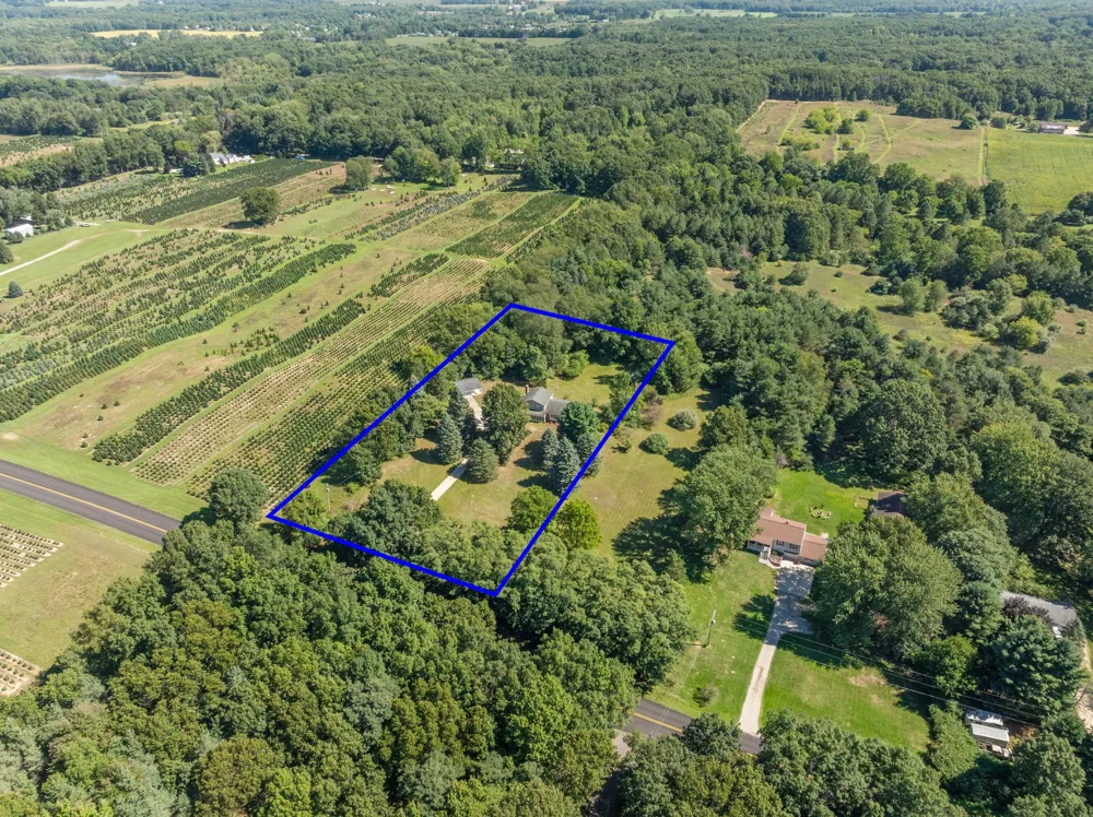 8580 Young Avenue NE Rockford, MI 49341