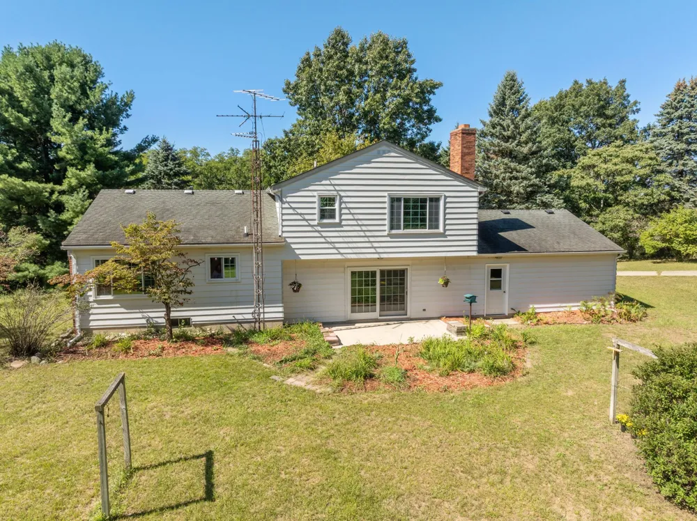 8580 Young Avenue NE Rockford, MI 49341