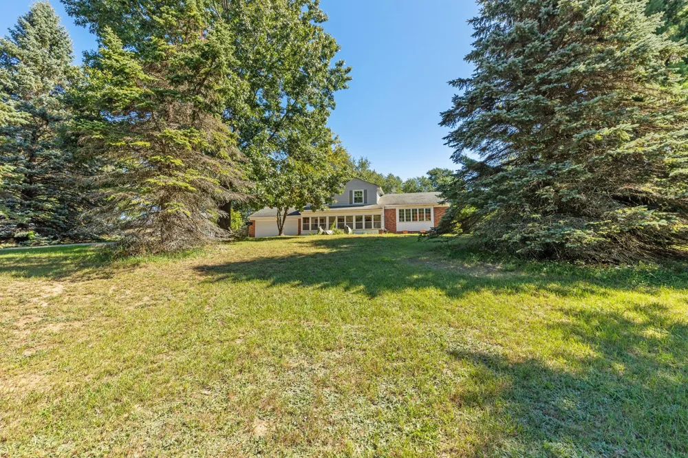 8580 Young Avenue NE Rockford, MI 49341