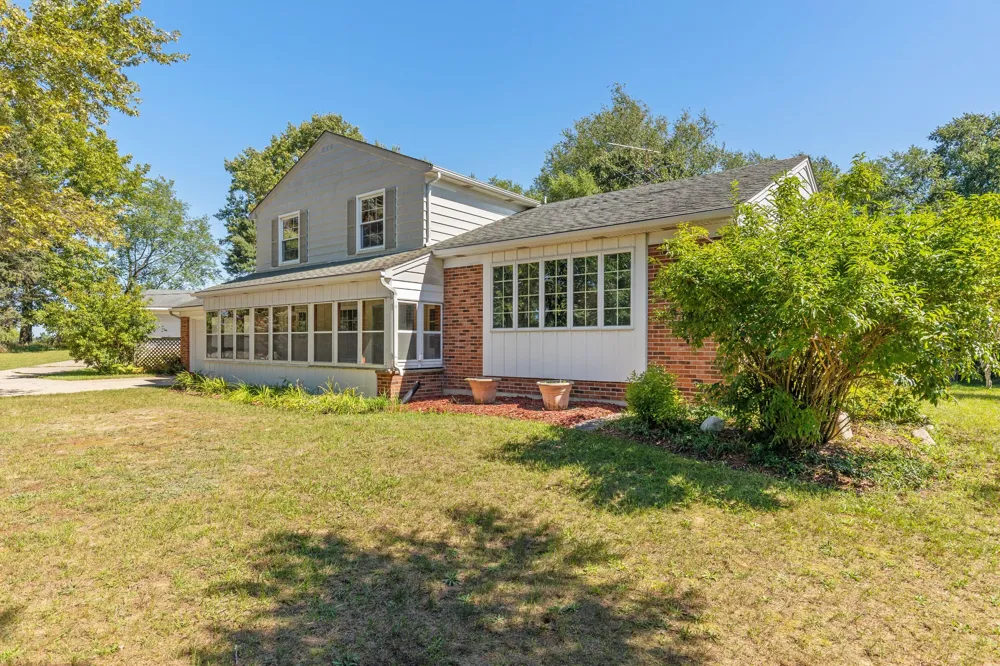 8580 Young Avenue NE Rockford, MI 49341
