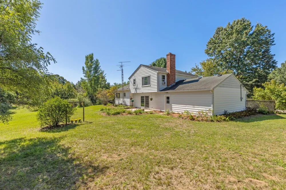 8580 Young Avenue NE Rockford, MI 49341