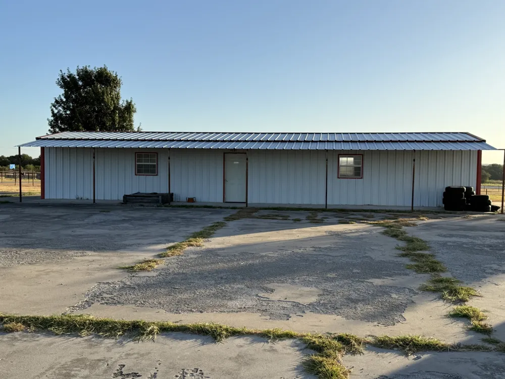 193 County Road 1793 Sunset, TX 76270