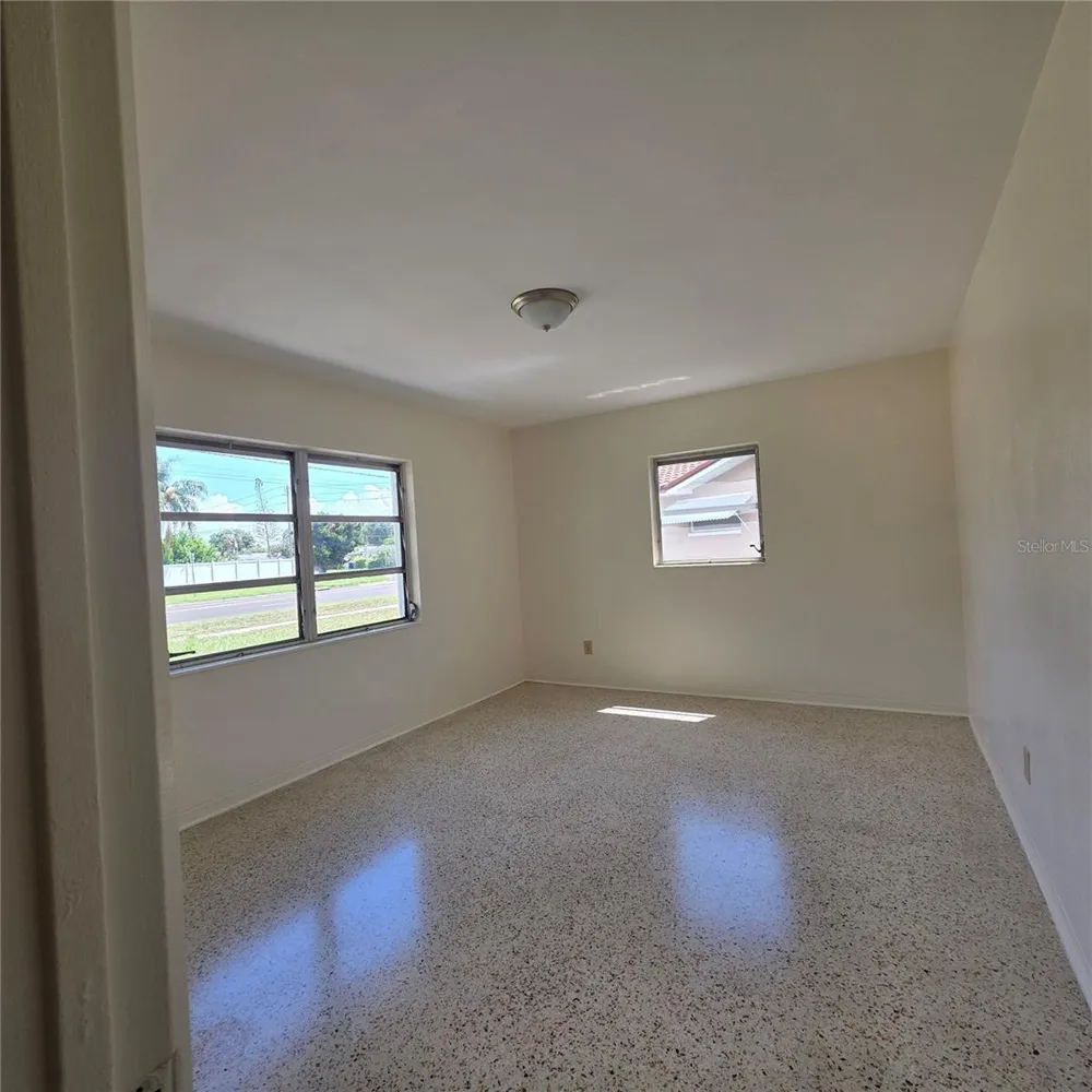4014 22ND AVENUE St Petersburg, FL 33713