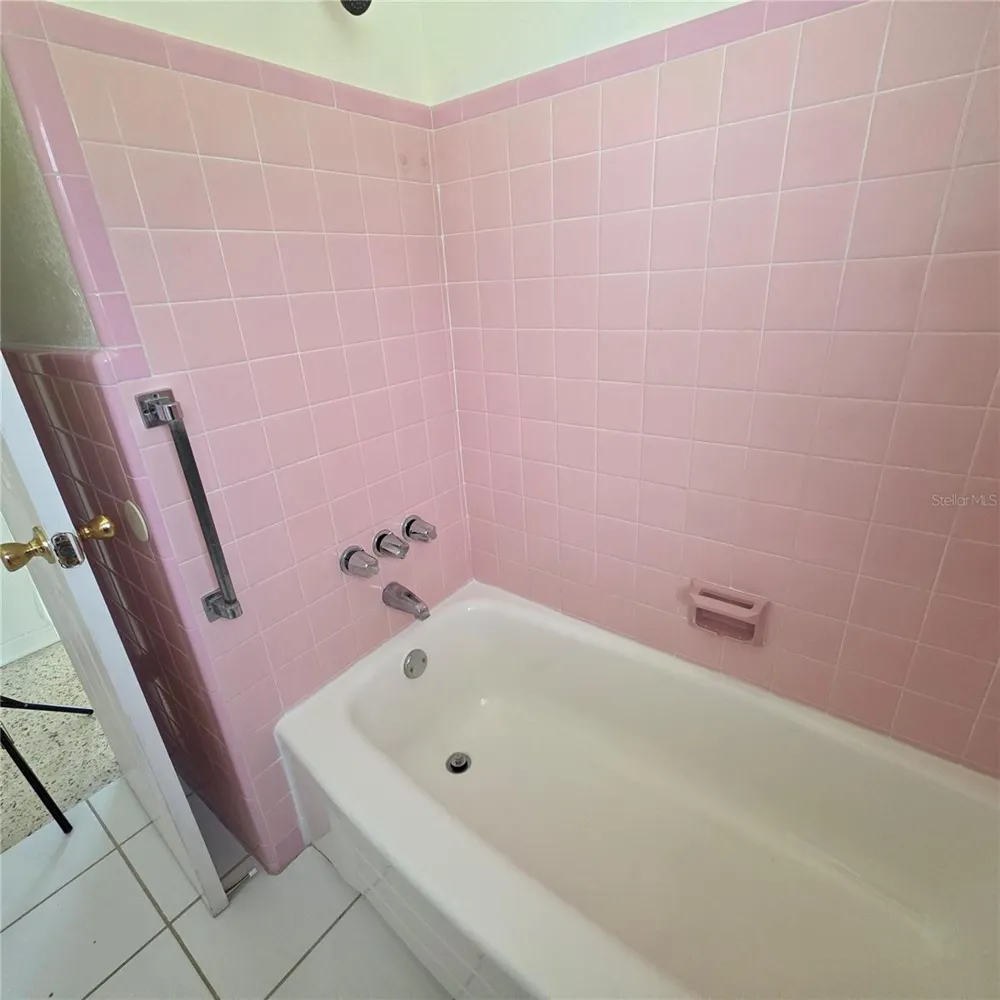 4014 22ND AVENUE St Petersburg, FL 33713