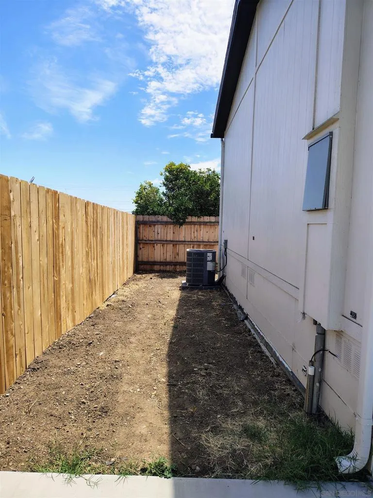 9441 Domer Rd Santee, CA 92071