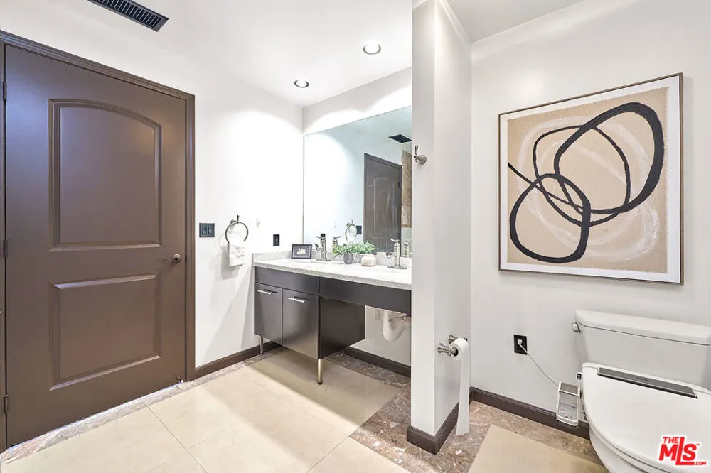 520 S Kingsley Drive #PH3 Los Angeles, CA 90020