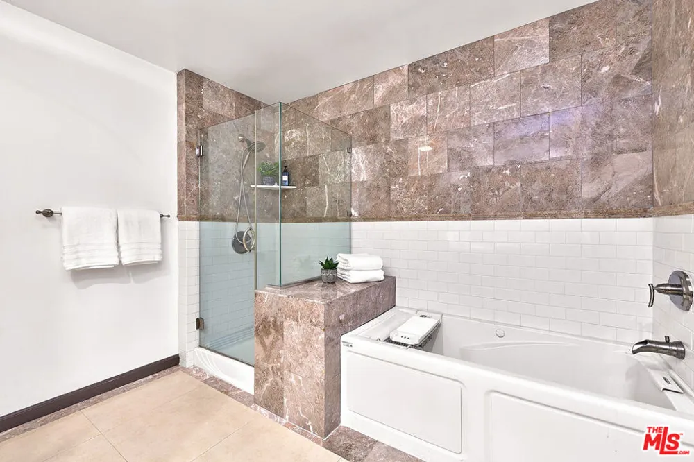 520 S Kingsley Drive #PH3 Los Angeles, CA 90020