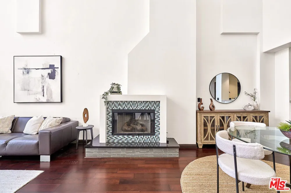 520 S Kingsley Drive #PH3 Los Angeles, CA 90020