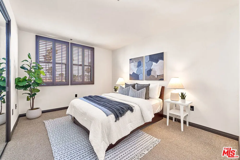 520 S Kingsley Drive #PH3 Los Angeles, CA 90020
