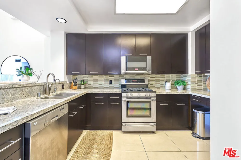 520 S Kingsley Drive #PH3 Los Angeles, CA 90020
