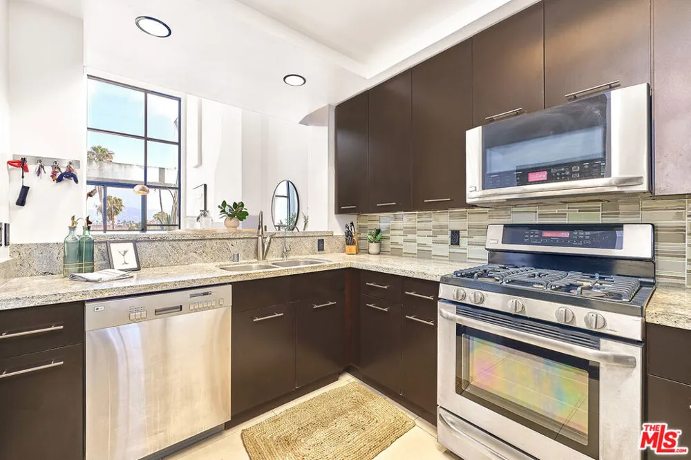 520 S Kingsley Drive #PH3 Los Angeles, CA 90020