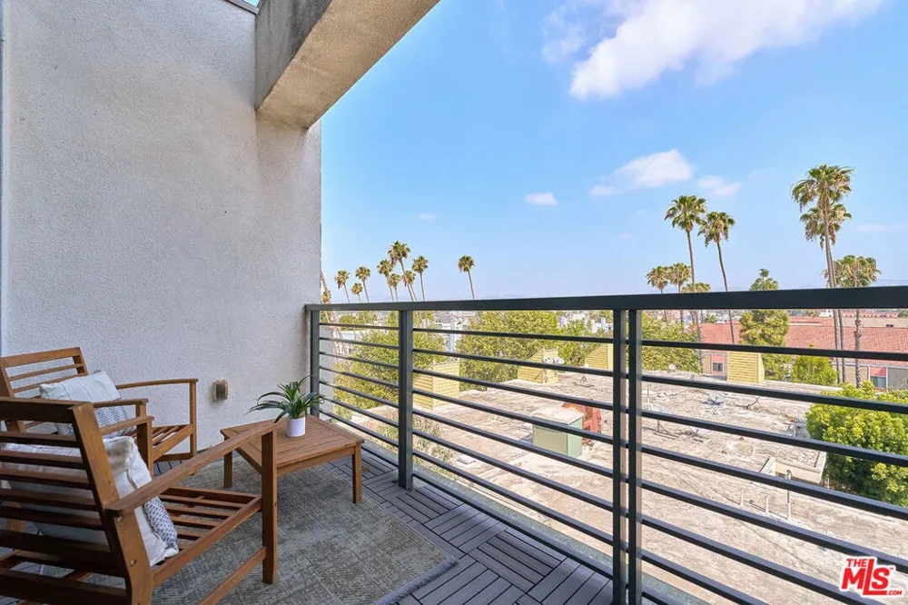 520 S Kingsley Drive #PH3 Los Angeles, CA 90020