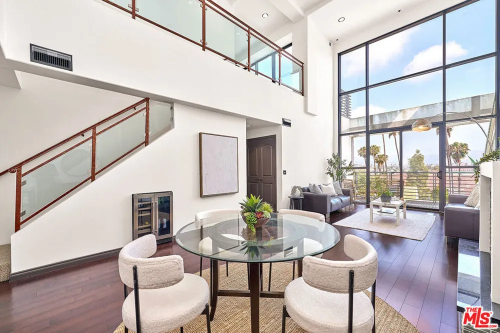 520 S Kingsley Drive #PH3 Los Angeles, CA 90020