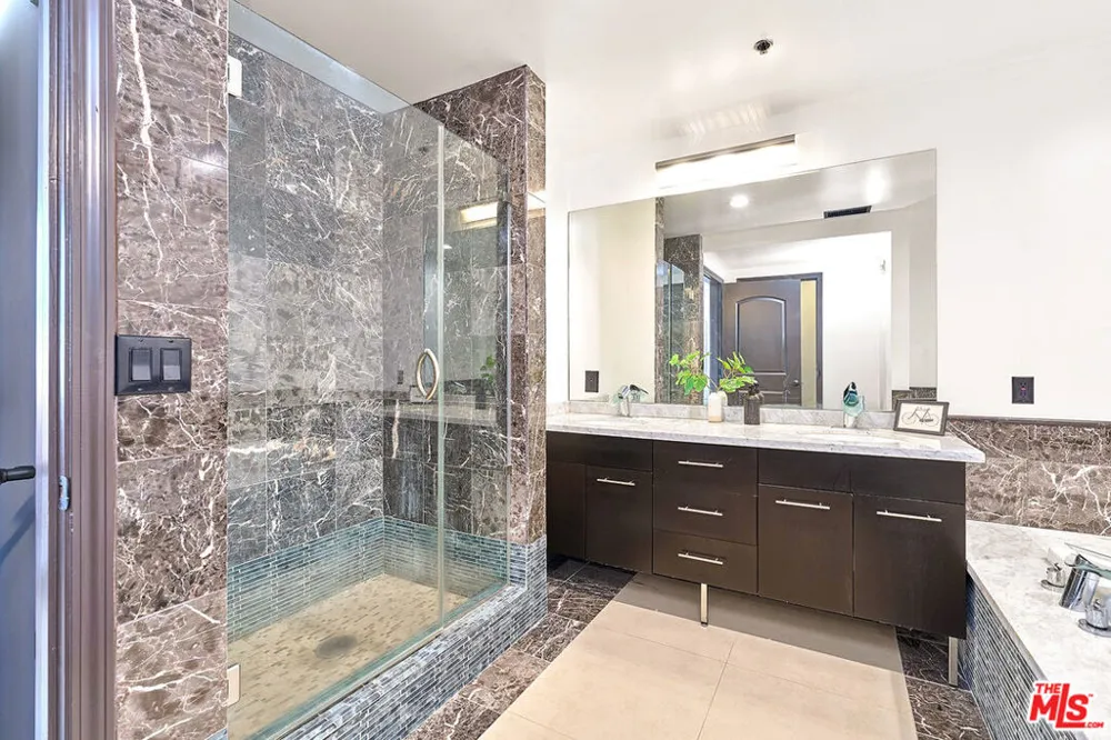 520 S Kingsley Drive #PH3 Los Angeles, CA 90020
