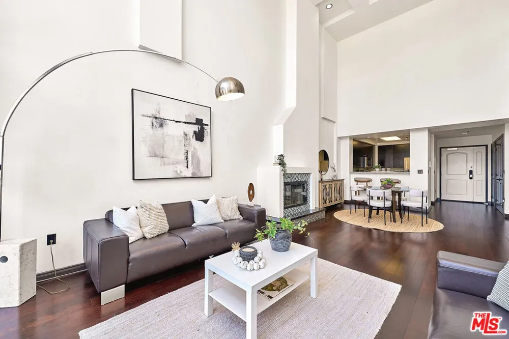 520 S Kingsley Drive #PH3 Los Angeles, CA 90020