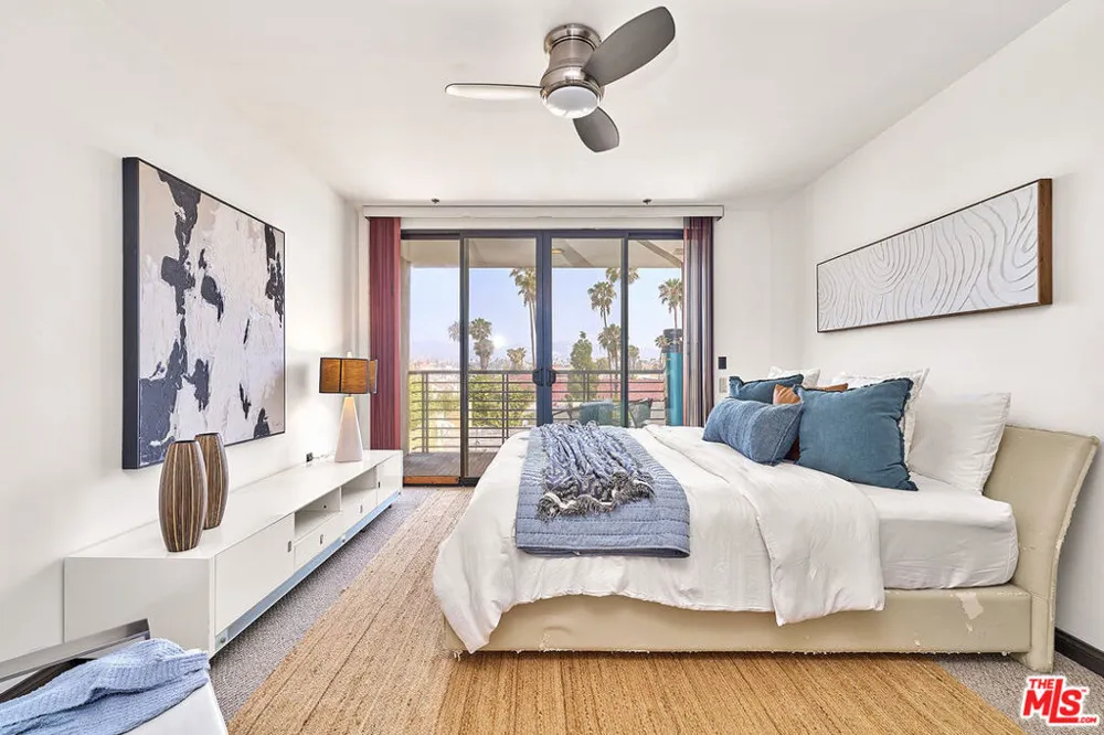 520 S Kingsley Drive #PH3 Los Angeles, CA 90020