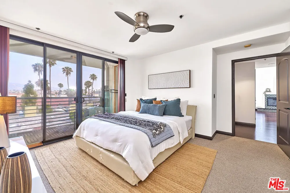 520 S Kingsley Drive #PH3 Los Angeles, CA 90020